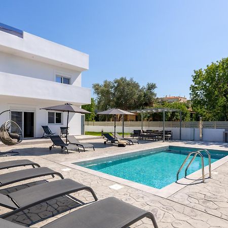 Villa Dana Ixia  Buitenkant foto
